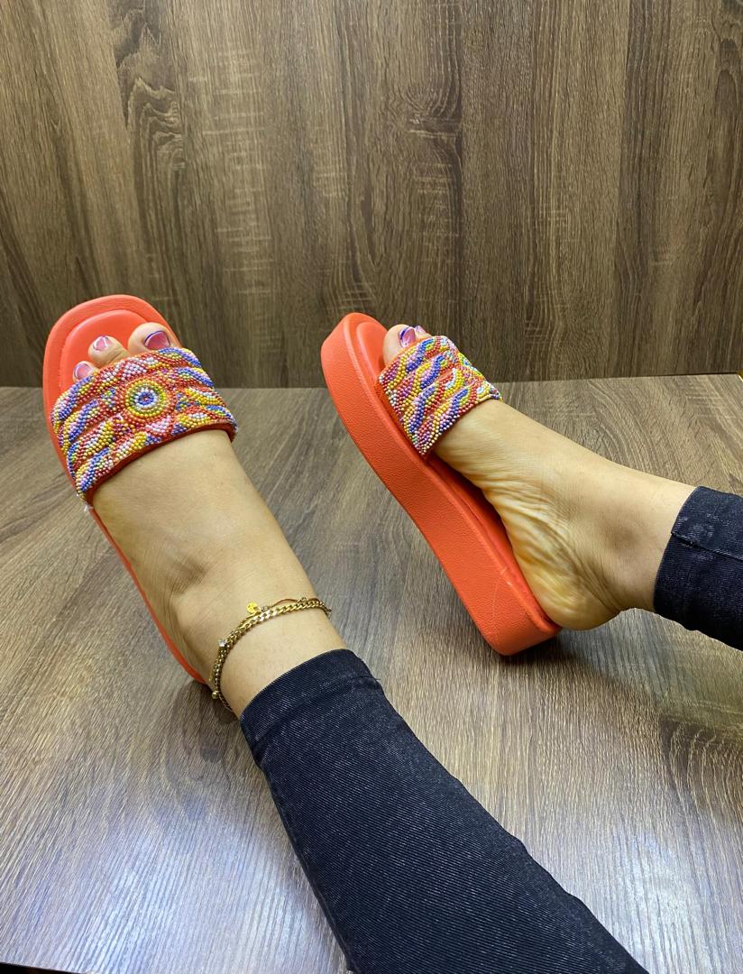 Chaussures hommes femmes enfants de qualité à prix bonbon