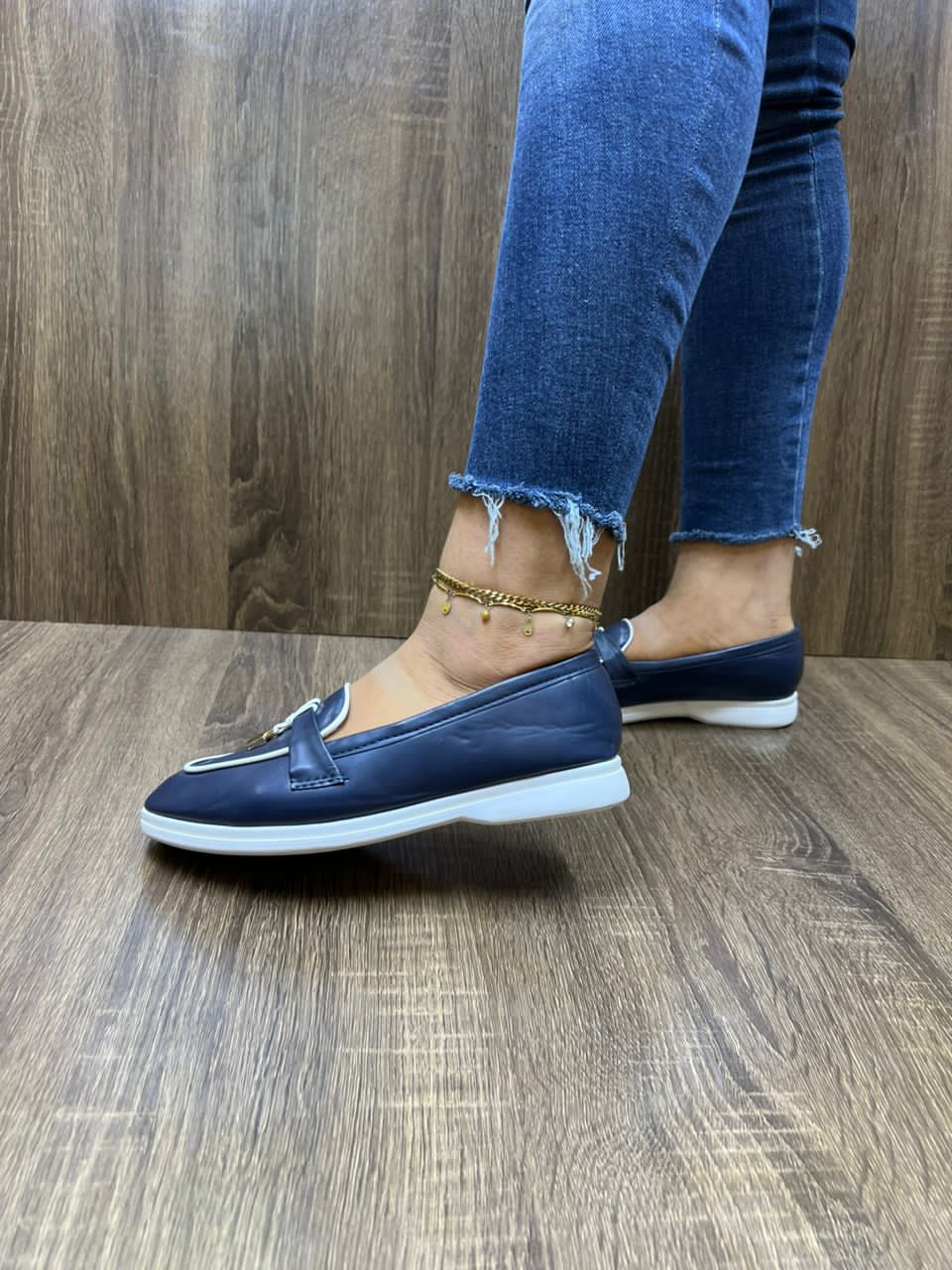 Chaussures hommes femmes enfants de qualité à prix bonbon