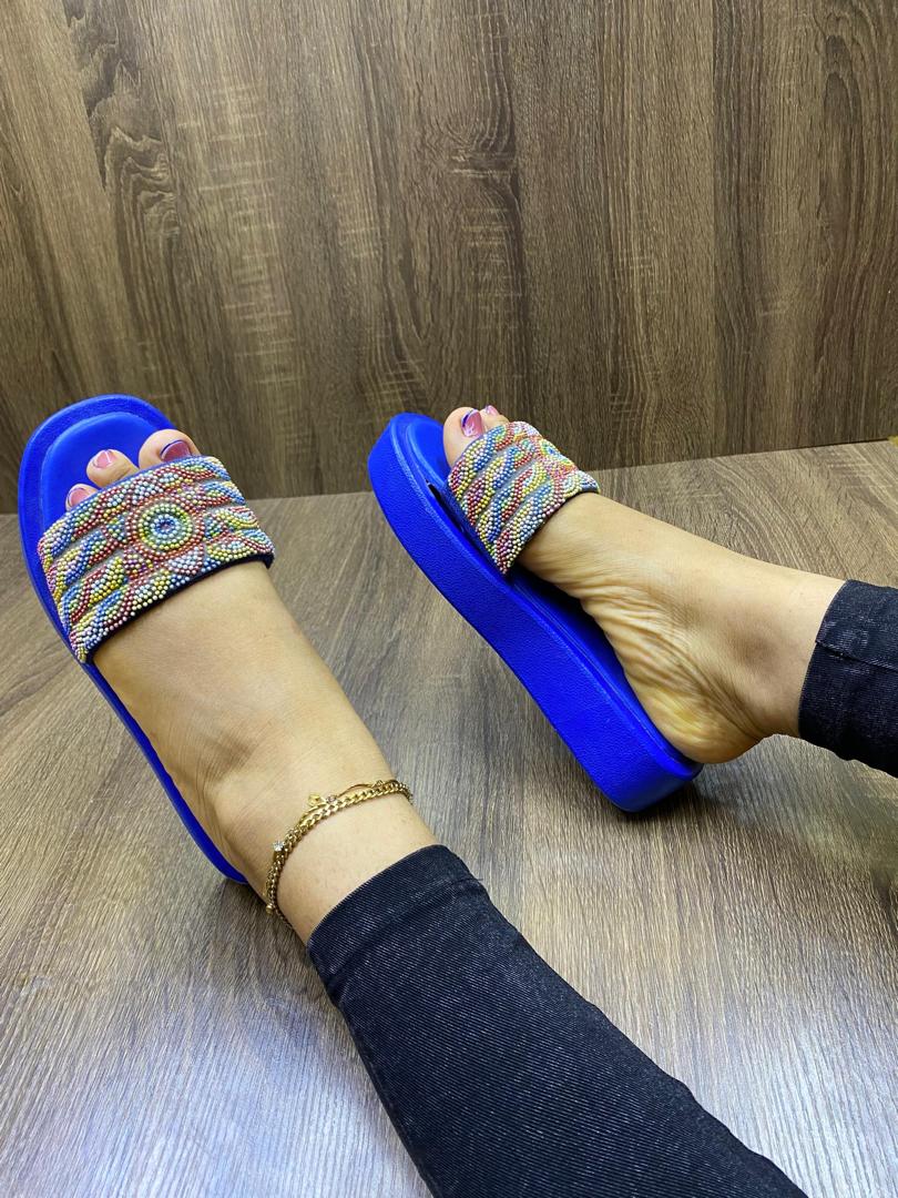 Chaussures hommes femmes enfants de qualité à prix bonbon