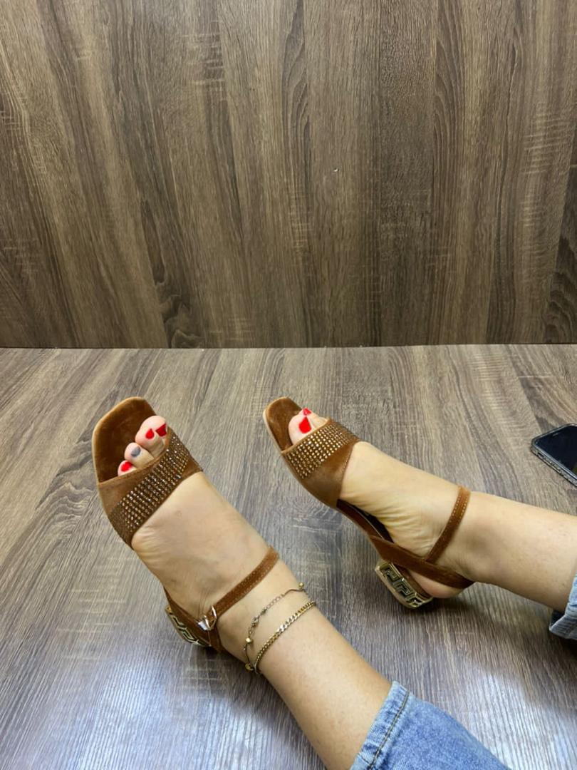 Chaussures hommes femmes enfants de qualité à prix bonbon