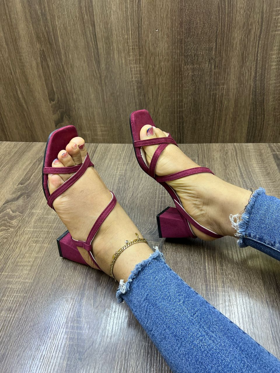 Chaussures hommes femmes enfants de qualité à prix bonbon