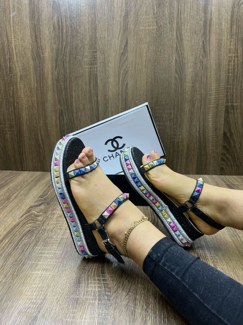 Chaussures hommes femmes enfants de qualité à prix bonbon