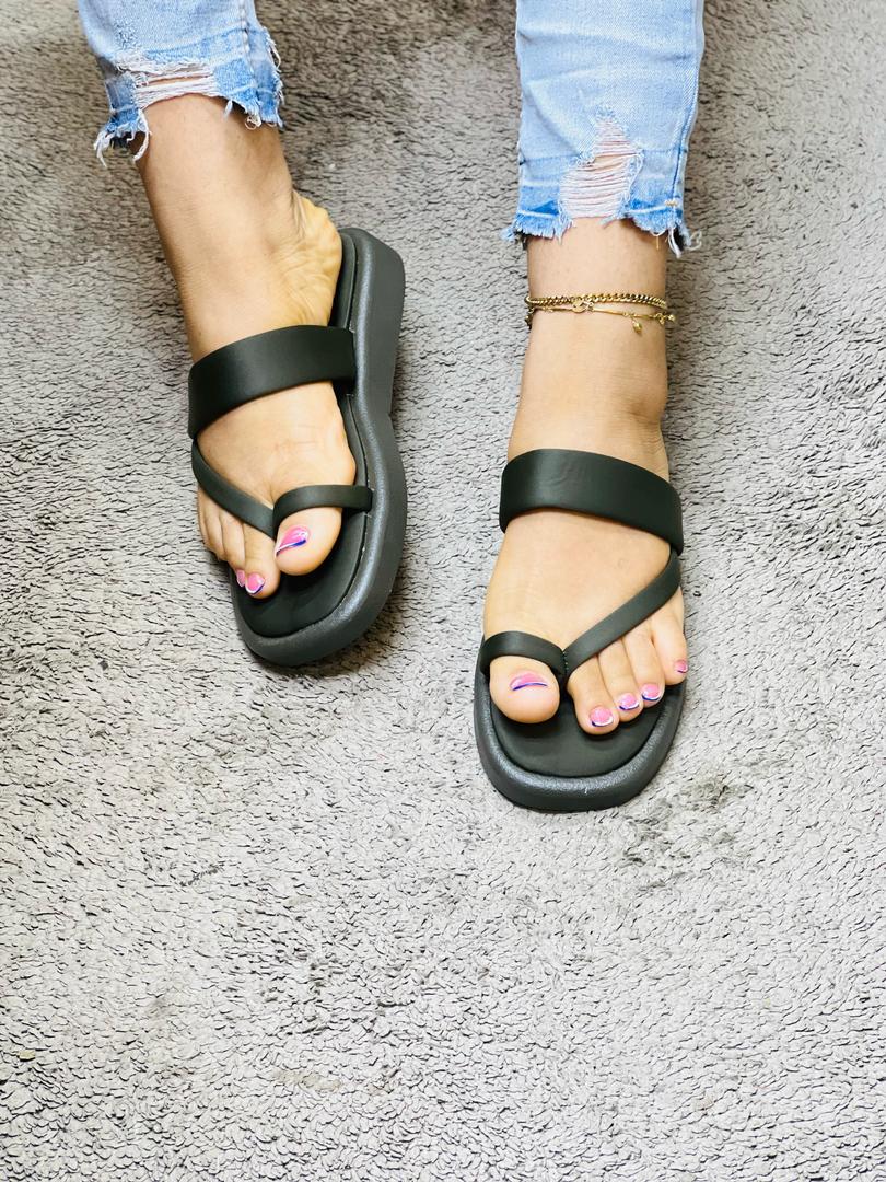 Chaussures hommes femmes enfants de qualité à prix bonbon