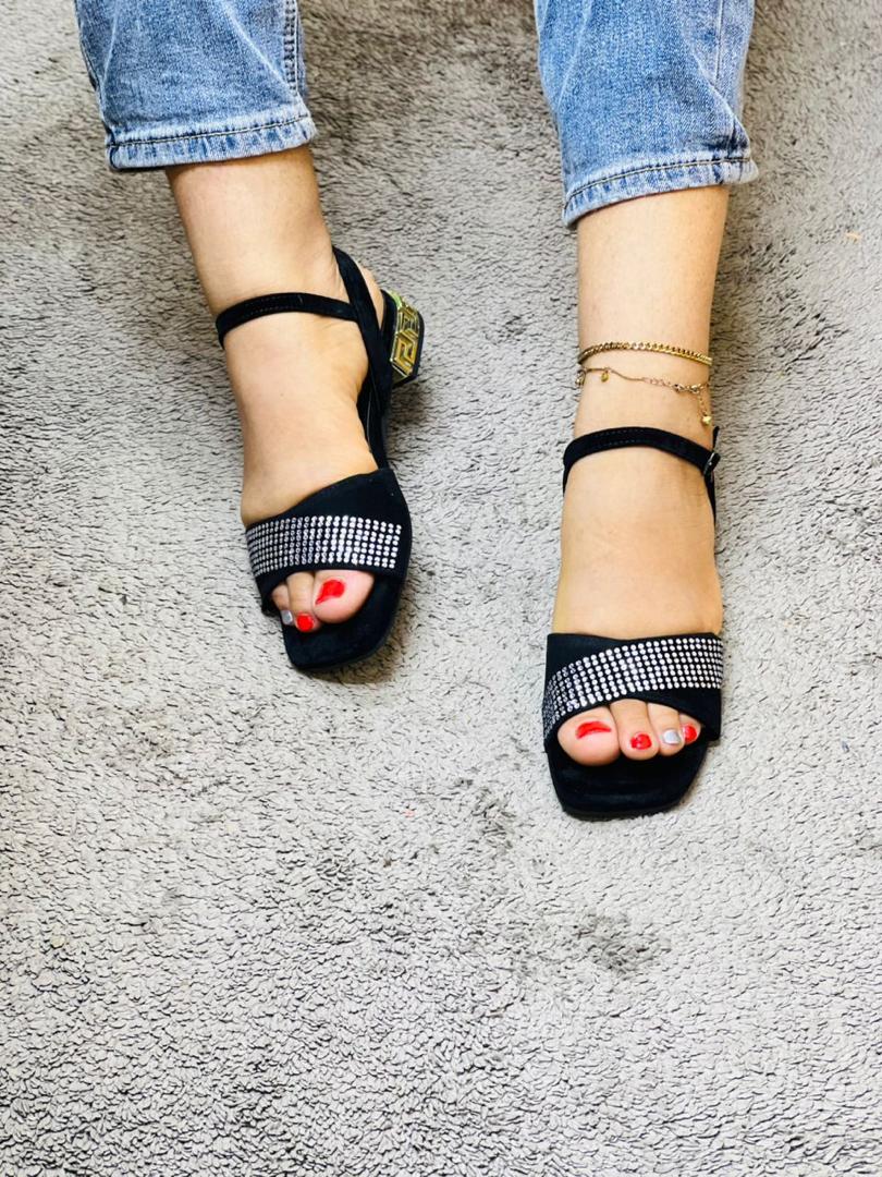 Chaussures hommes femmes enfants de qualité à prix bonbon