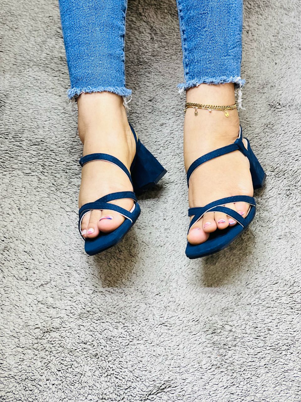 Chaussures hommes femmes enfants de qualité à prix bonbon