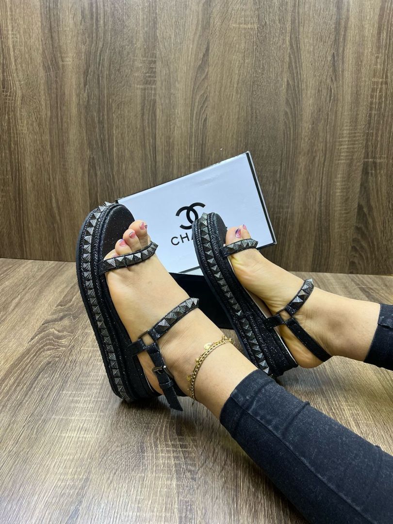 Chaussures hommes femmes enfants de qualité à prix bonbon