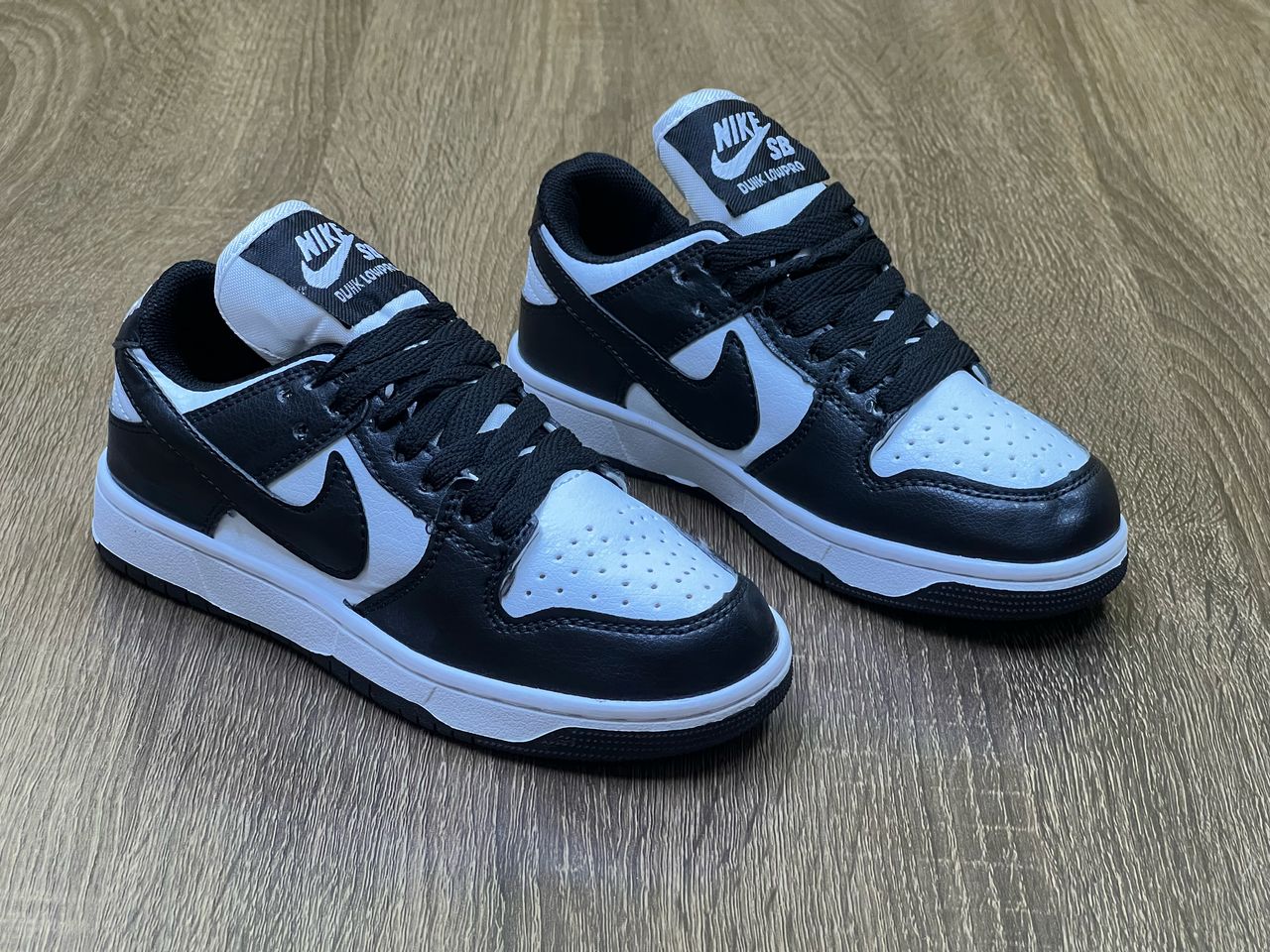 Chaussures hommes femmes enfants de qualité à prix bonbon