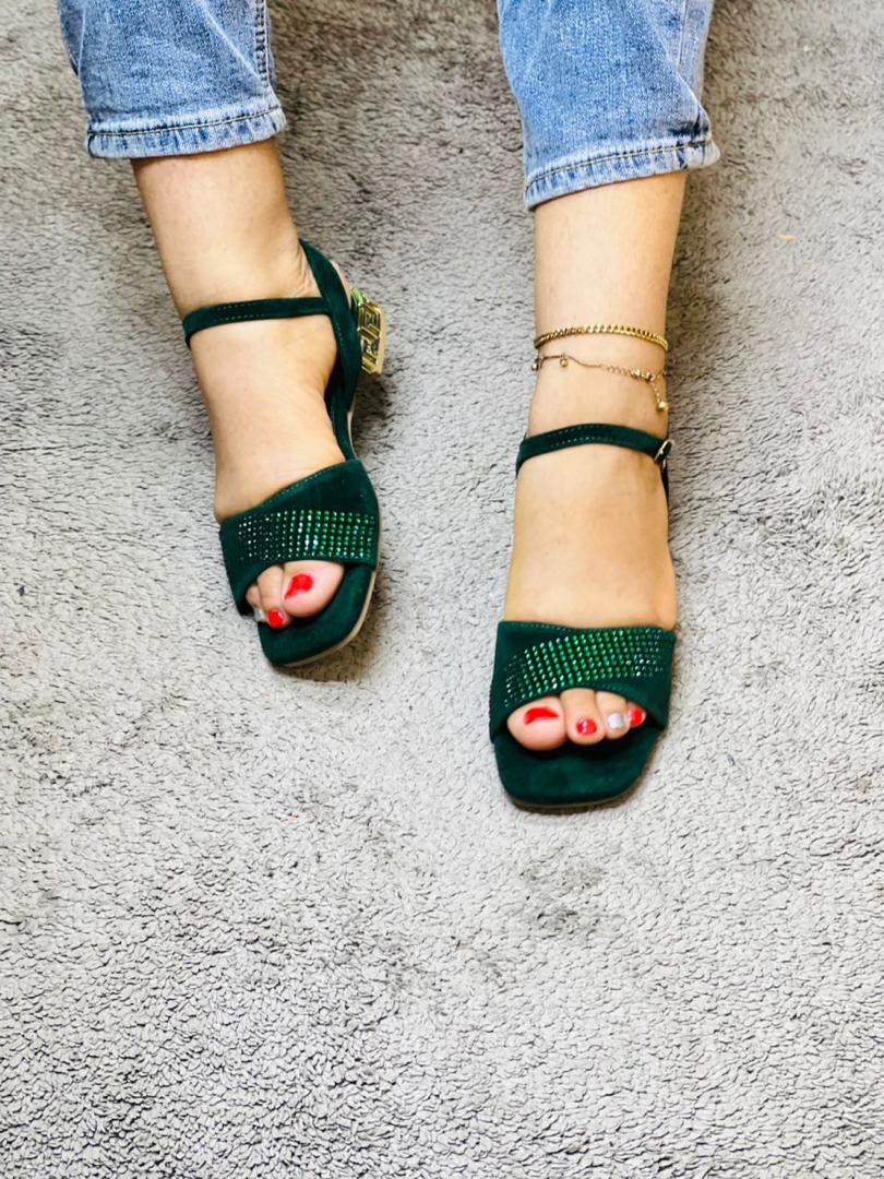 Chaussures hommes femmes enfants de qualité à prix bonbon