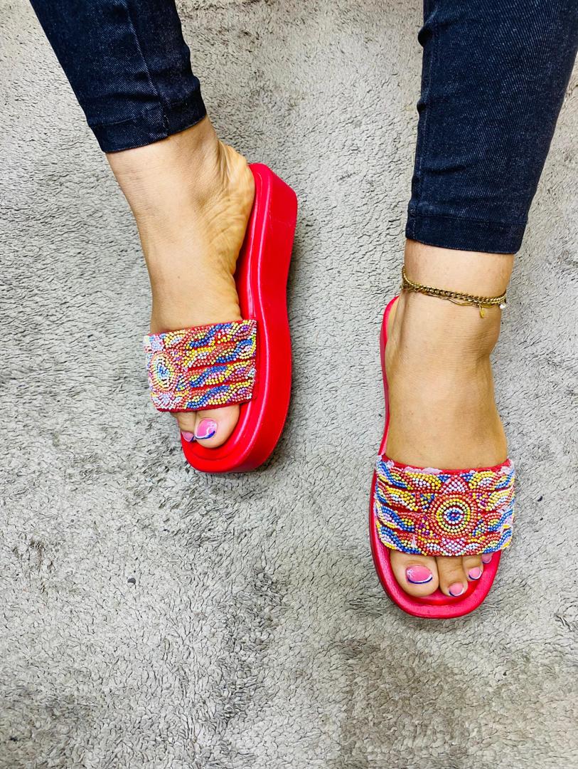 Chaussures hommes femmes enfants de qualité à prix bonbon