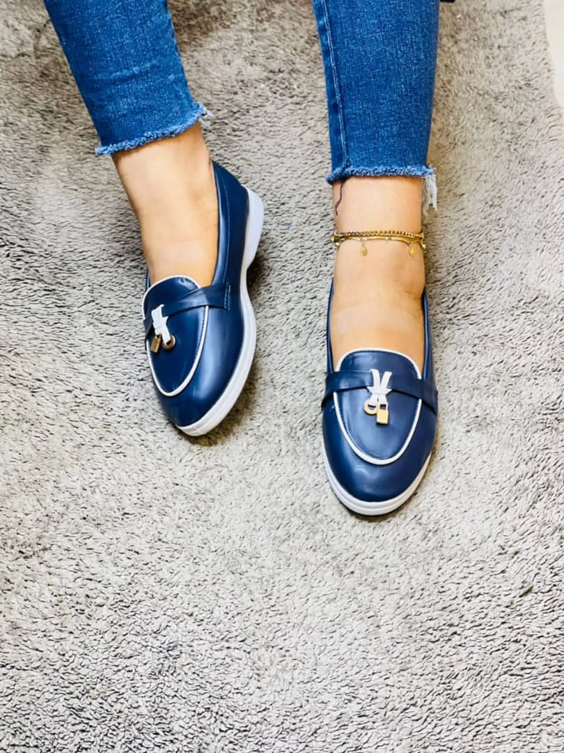 Chaussures hommes femmes enfants de qualité à prix bonbon