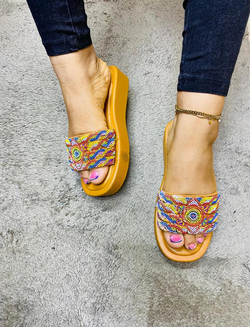Chaussures hommes femmes enfants de qualité à prix bonbon