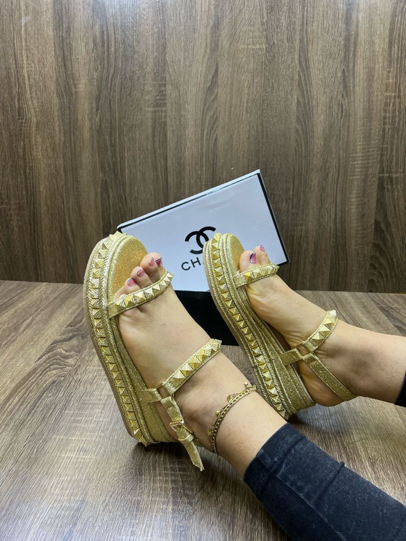 Chaussures hommes femmes enfants de qualité à prix bonbon