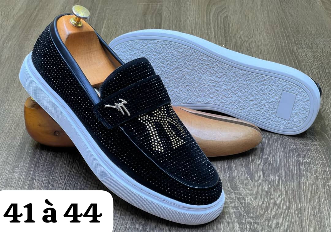 Chaussures hommes femmes enfants de qualité à prix bonbon