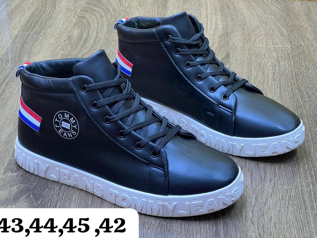 Chaussures hommes femmes enfants de qualité à prix bonbon