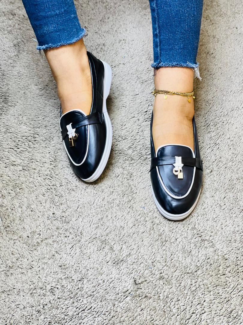 Chaussures hommes femmes enfants de qualité à prix bonbon