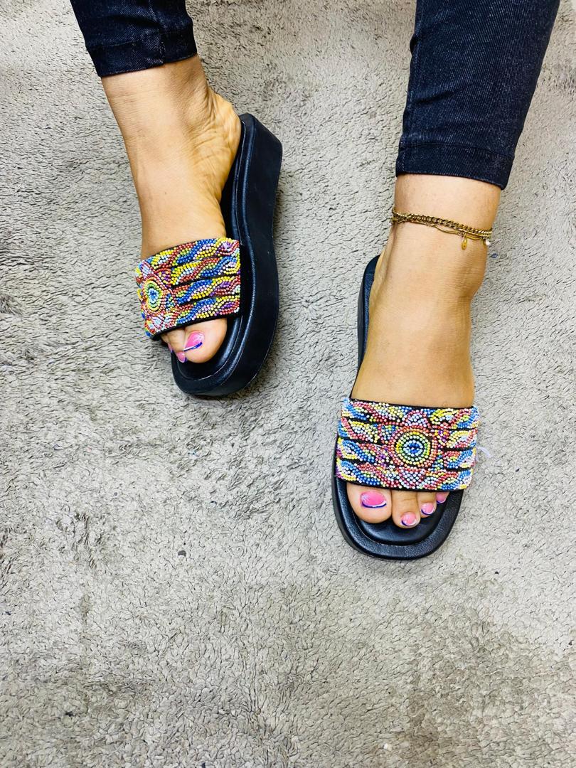Chaussures hommes femmes enfants de qualité à prix bonbon