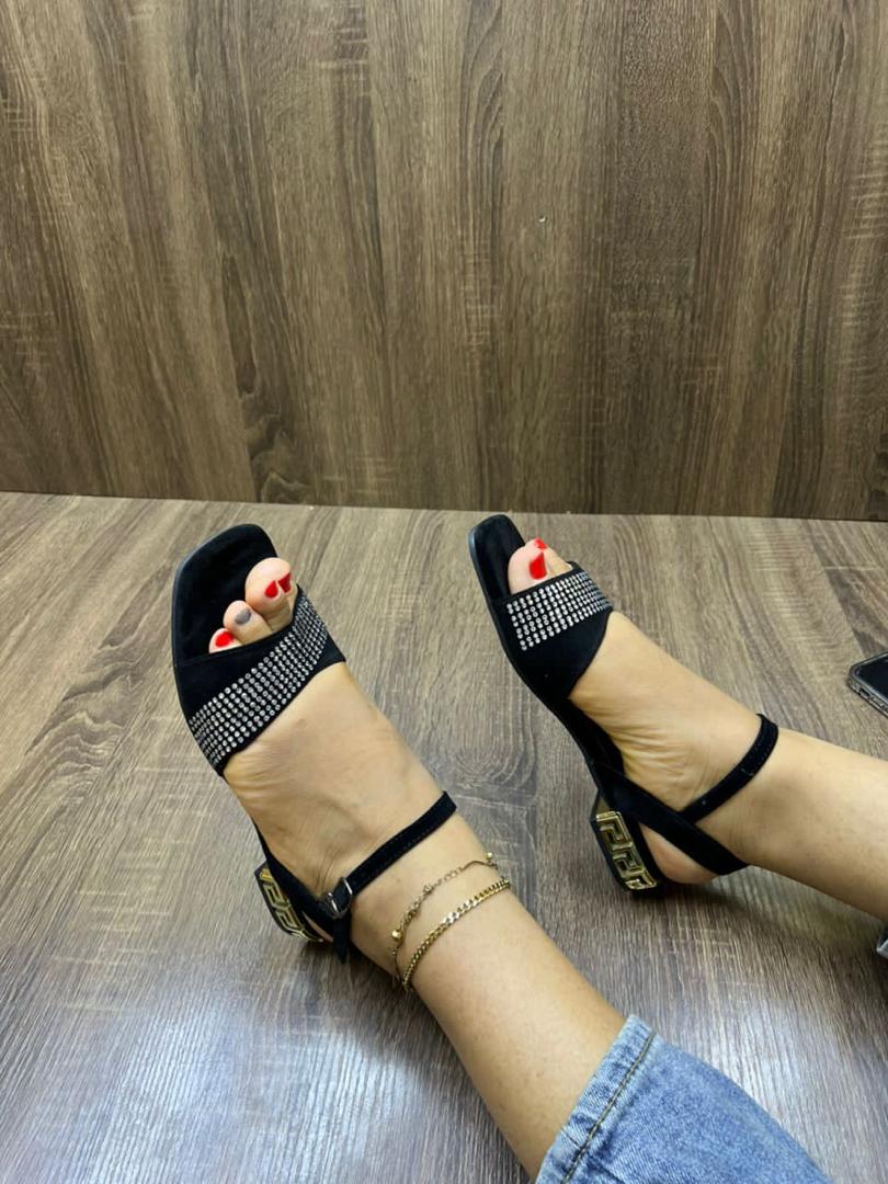 Chaussures hommes femmes enfants de qualité à prix bonbon