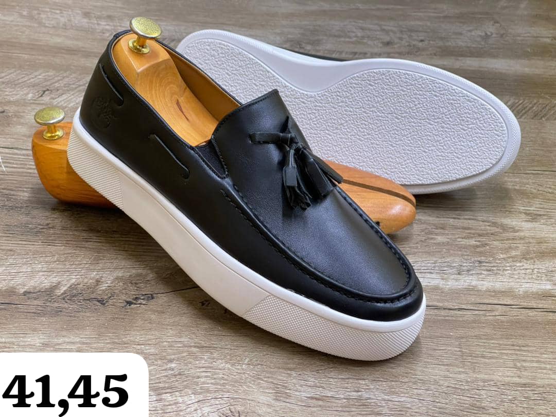 Chaussures hommes femmes enfants de qualité à prix bonbon