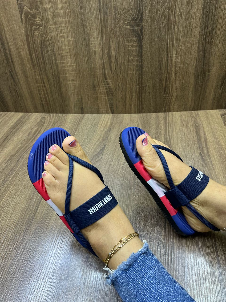 Chaussures hommes femmes enfants de qualité à prix bonbon