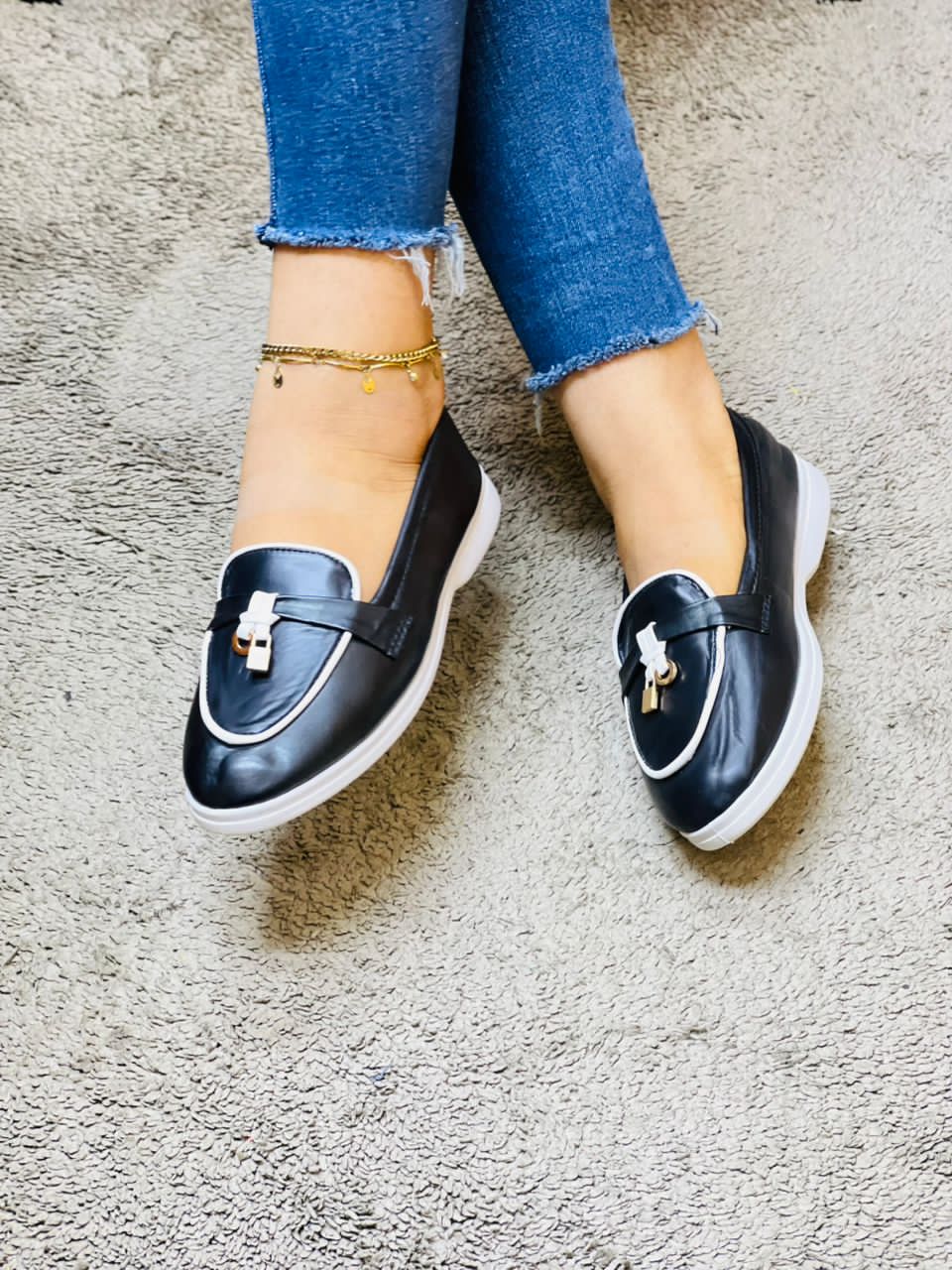 Chaussures hommes femmes enfants de qualité à prix bonbon