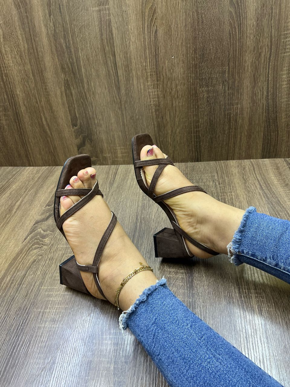 Chaussures hommes femmes enfants de qualité à prix bonbon