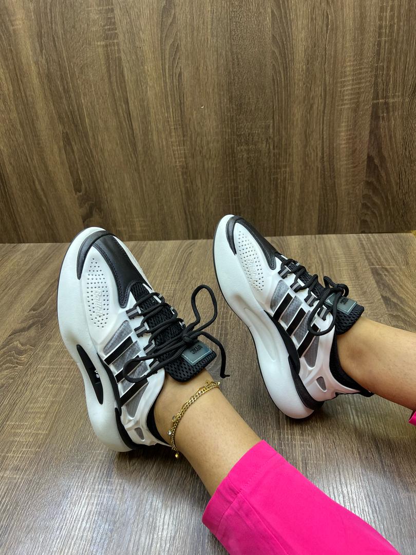 Chaussures hommes femmes enfants de qualité à prix bonbon
