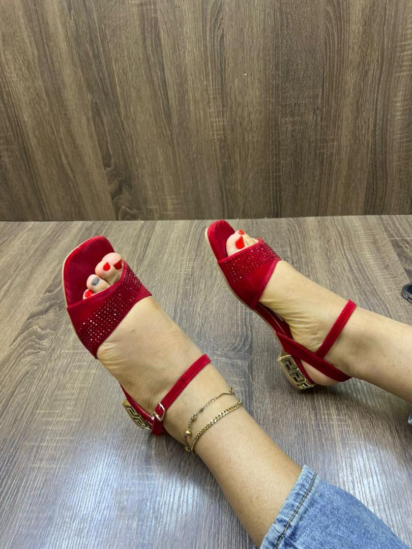 Chaussures hommes femmes enfants de qualité à prix bonbon