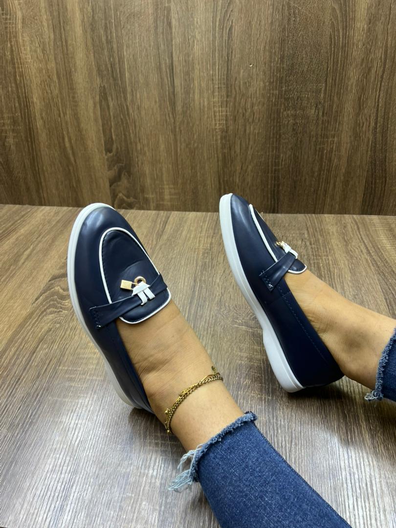 Chaussures hommes femmes enfants de qualité à prix bonbon