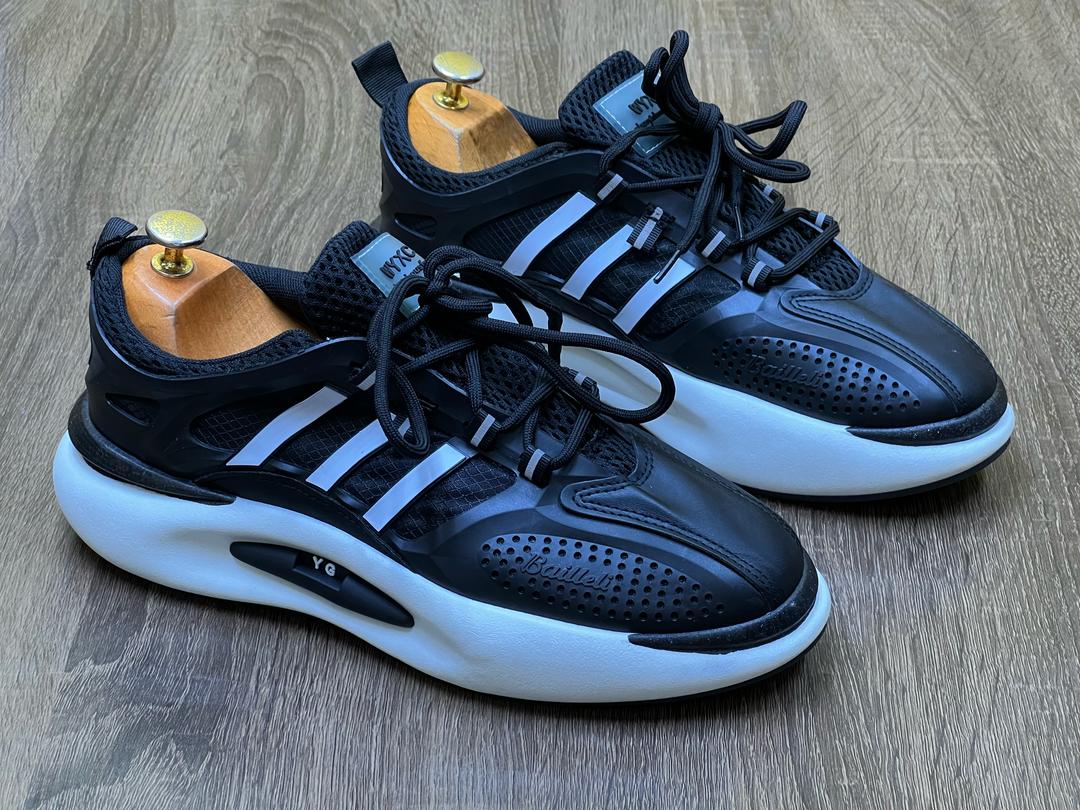 Chaussures hommes femmes enfants de qualité à prix bonbon