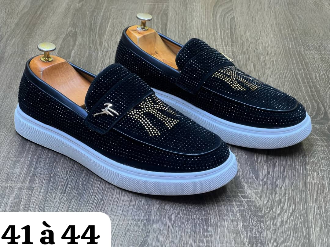 Chaussures hommes femmes enfants de qualité à prix bonbon
