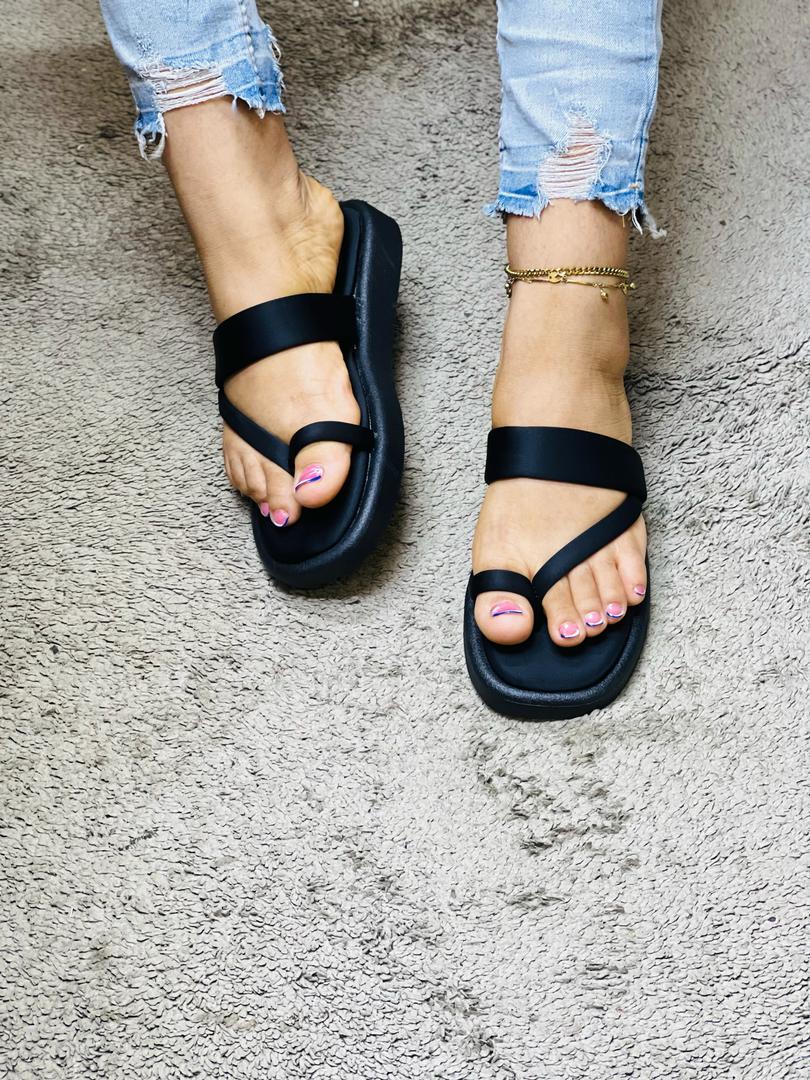 Chaussures hommes femmes enfants de qualité à prix bonbon