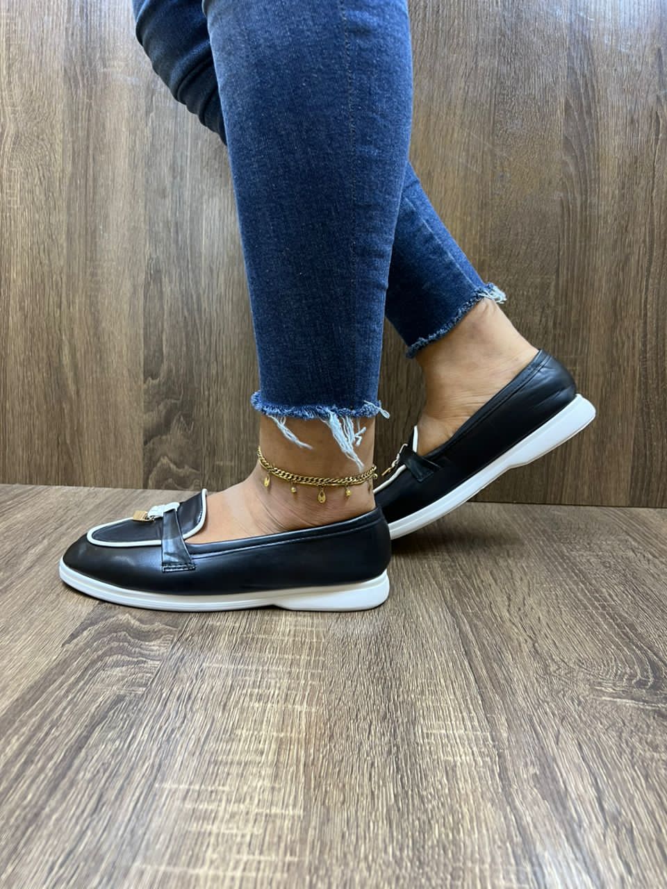Chaussures hommes femmes enfants de qualité à prix bonbon