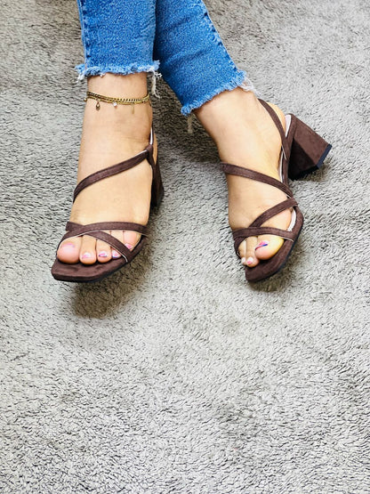 Chaussures hommes femmes enfants de qualité à prix bonbon