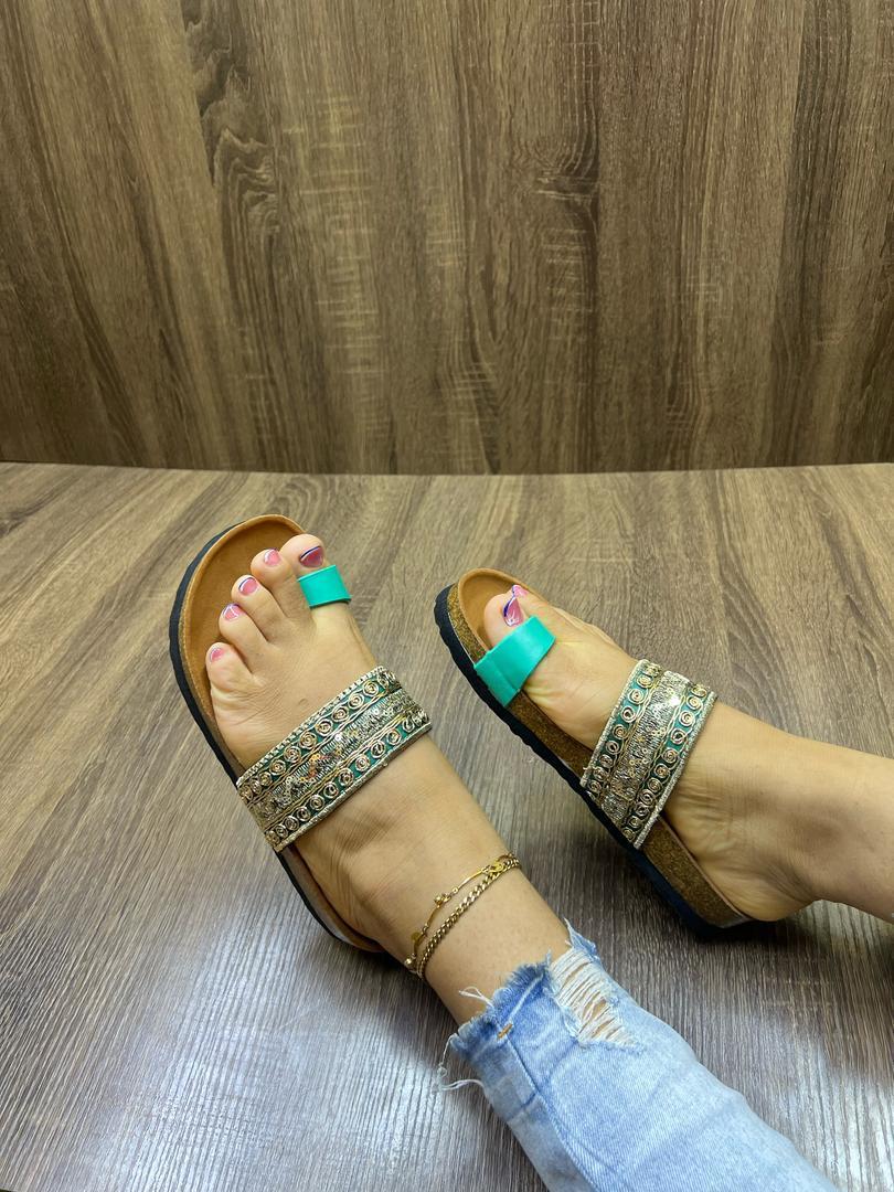 Chaussures hommes femmes enfants de qualité à prix bonbon