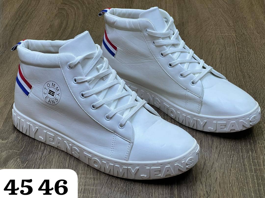 Chaussures hommes femmes enfants de qualité à prix bonbon