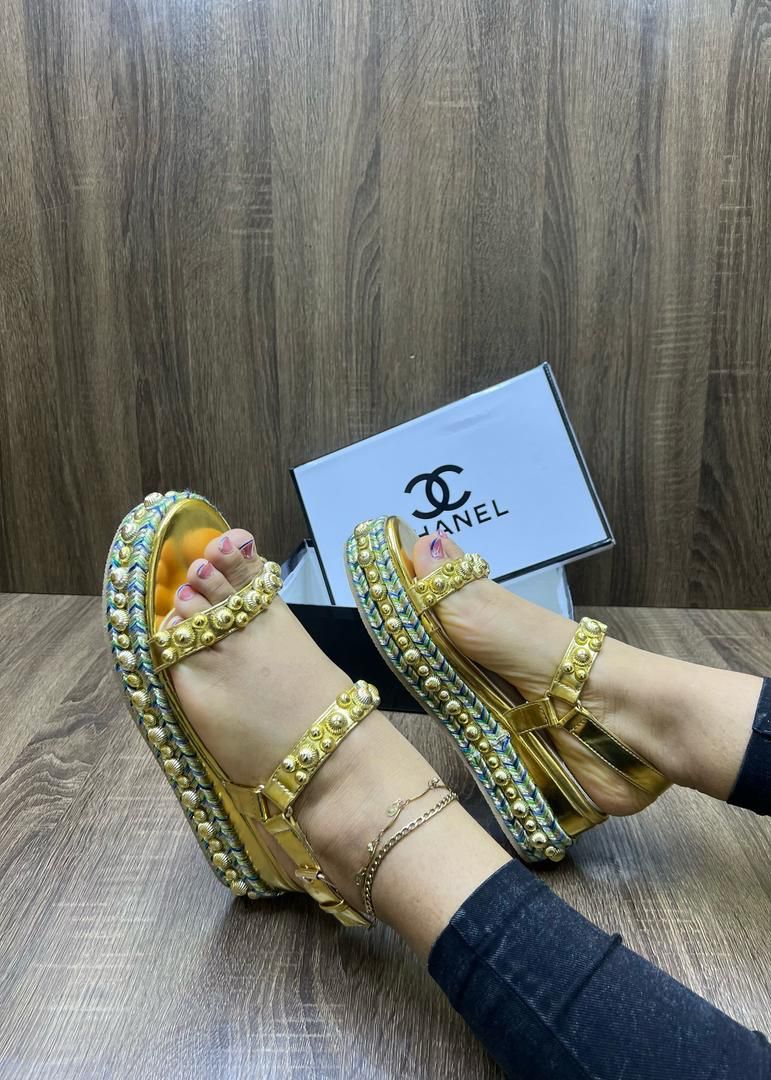 Chaussures hommes femmes enfants de qualité à prix bonbon